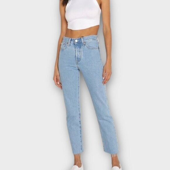 Levi's Wedgie Straight Raw Hem Jeans Light Wash - Picture 1 of 16